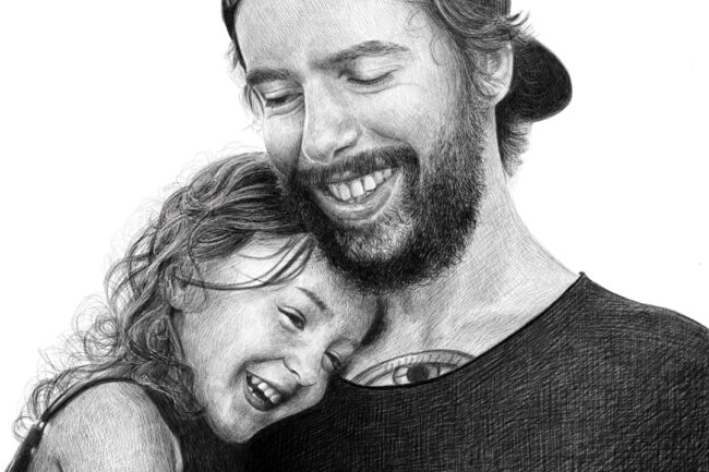 Detailreiches und realistisches Portrait. Emotionales Portrait eines Vaters, der seine fröhliche Tochter umarmt, ist mit feinen Bleistiftstrichen sehr detailliert ausgearbeitet.
